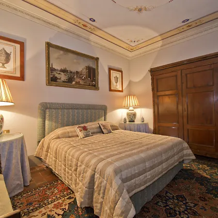 Michaela Oda ve Kahvaltı 4*